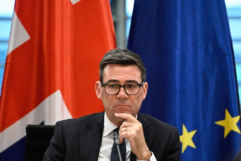 英国首相翻俄罗斯“旧账”引猜测